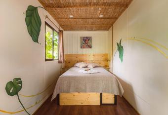 TERMINAL VERDE PRIVATE APARTMENTS NEAR AIRPORT 24h SELF CHECK IN has Balcony rooms