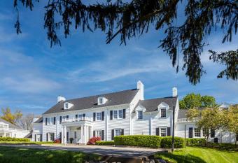 Baywood Conference and Lodging Center has Balcony rooms