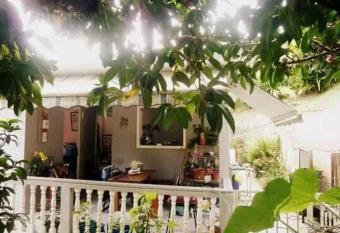 Villa Rosa has Balcony rooms