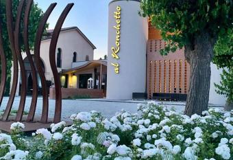 Borgo Ronchetto has Balcony rooms