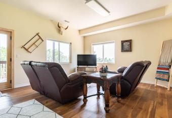 Reginold Ranch 3 Bdr basement Apt on Cheyenne Mtn has Balcony rooms
