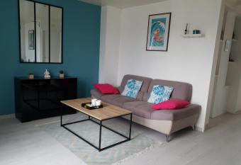 L Escapade Oc  ane - centre-ville du Havre allows 18 year olds to book a room