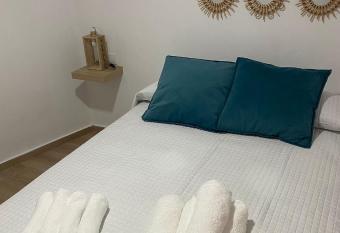 EL VENENCIADOR has Balcony rooms