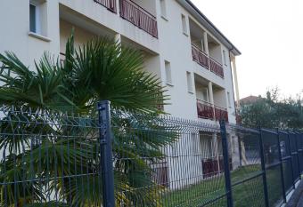 Apparts Confort 87 has Balcony rooms