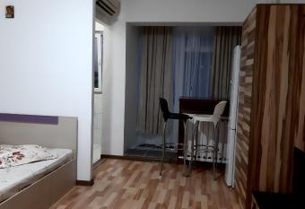 Studio City View has rooms with a private hot tub