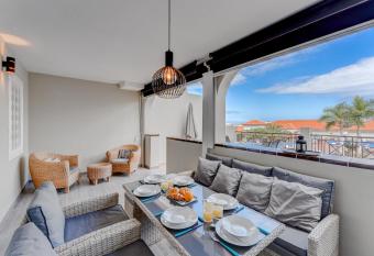 Heated Pool Stylish 3 Bedrm Apartment Los Cristianos has Balcony rooms