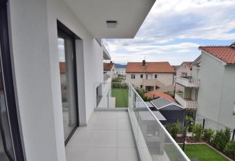 Relax-krk has Balcony rooms