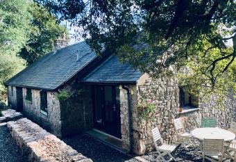 Yar Tor Bungalow allows 18 year olds to book a room