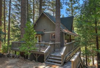 Mighty Pines has Balcony rooms