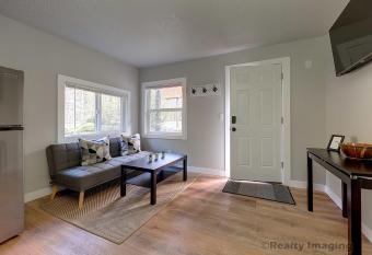 Mt Air Motel has Balcony rooms