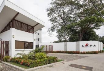 Lapa Lodge G1 allows 18 year olds to book a room