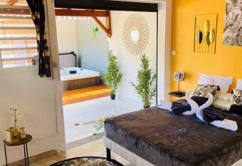 Obuncoeur allows 18 year olds to book a room