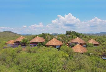 Palm Valley Cabins has Balcony rooms