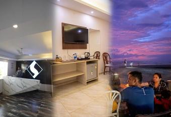 Sandbanks Beach Resort has Balcony rooms