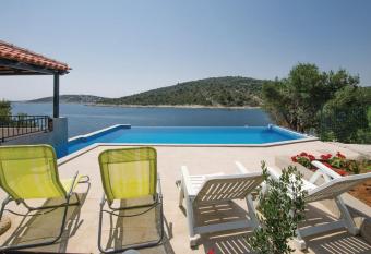 Villa Salvia Sevid has Balcony rooms