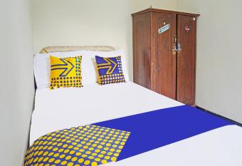 SPOT ON 91551 Gwen Syariah Homestay allows 18 year olds to book a room