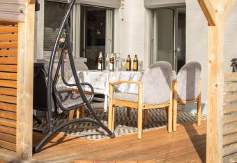 RK79 Ferienwohung mit 4 Zimmer, Garten und Pool n  he Klinikum U-Bahn & S-Bahn zum Messegel  nde N  rnberg has Balcony rooms