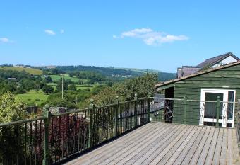 Redwood Lodge, Dee Valley Stays - cosy microlodge with detached private shower & WC has Balcony rooms