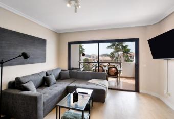 Apartamento Royal Park Albatros has Balcony rooms