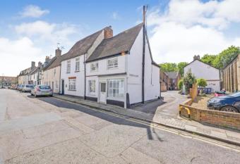 Samuel Pepys Cottage has Balcony rooms