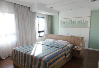 Apartamento privativo em Hotel em Pinheiros has rooms with a private hot tub