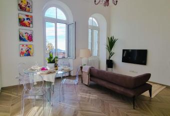 Capodimonte Piano Nobile allows 18 year olds to book a room