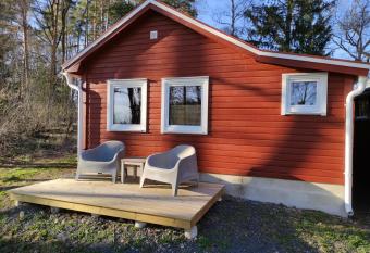 Tiny House, Treh  rnasj  n, located at a lake allows 18 year olds to book a room