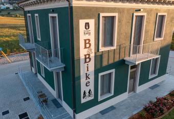 B & Bike di Ristorante Italia has Balcony rooms