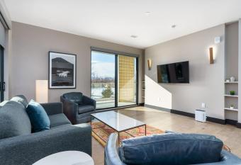 Enjoy Mtn Views From Our Sprawling Apt W Balcony allows 18 year olds to book a room