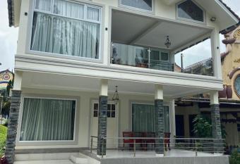 Villas Salam Puncak Na6/18 has Balcony rooms