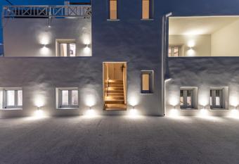 Heavenly Suites & Studios has Balcony rooms