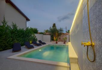 Authentic Istrian Villa Stazione with Pool allows 18 year olds to book a room