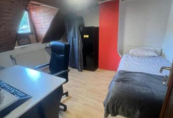 Chambre Differdange / Bedroom Differdange allows 18 year olds to book a room