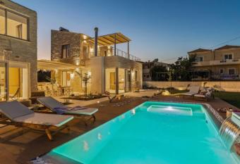 Annassa Suites has Balcony rooms