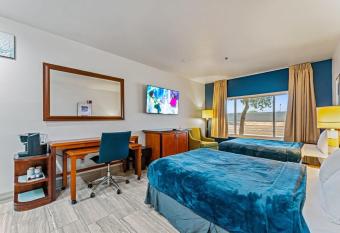 Tempe Studio Apartment TWO Full size BEDS has rooms with a private hot tub