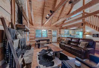 Bear Pause Cabin 3 BR/3BA Amazing view of the Lake has Balcony rooms