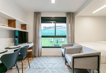 HL Stay - Studios completos no centro historico de Floripa allows 18 year olds to book a room