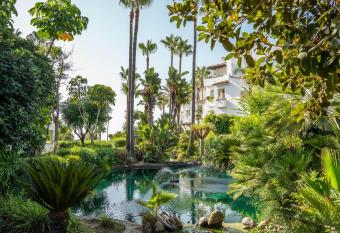 Salt Beach & Garden Apartment allows 18 year olds to book a room