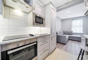 HillTop View Derry City Sleeping Five guests allows 18 year olds to book a room