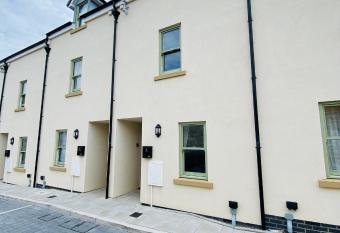 *Luxurious Beach House* Chesil Beach. Sleeps 6 has Balcony rooms