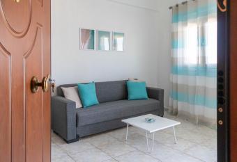 Lovely sea view apartment at the heart of the town has Balcony rooms