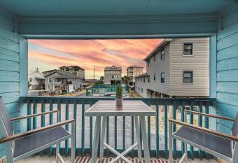 Hang Ten Hideaway Oceanview, pool, Condo, Parking has Balcony rooms