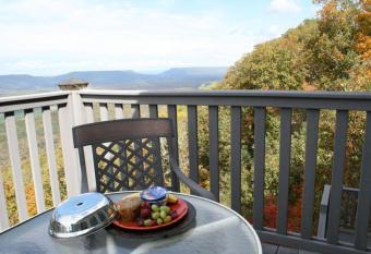 Suite Sweetheart a Mountain Escape allows 18 year olds to book a room