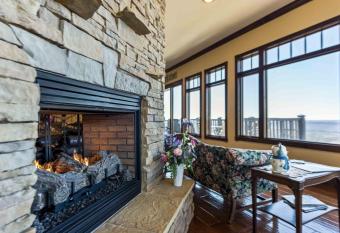 Suite Lookout at the Mentone Mountain View Inn has Balcony rooms