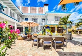 Ocean Sound's Hotel has Balcony rooms