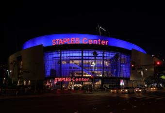 Luxury Condo, Downtown Los Angeles, Crypto center. has rooms with a private hot tub