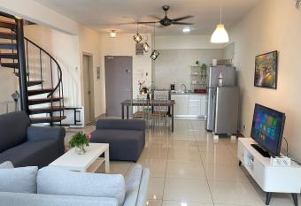 One South Sri Kembangan- 8 mins to Stadium MRT Link has Balcony rooms