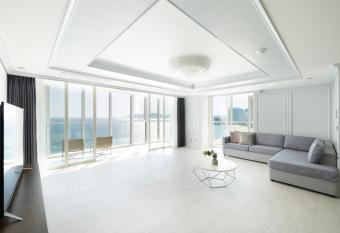 Pale De Cz Condo has Balcony rooms