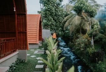 Kubu River View has Balcony rooms