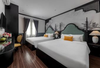 Hanoi Elpis Hotel & Spa has Smoking/Balcony rooms